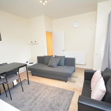 Lovely 4 Bedroom Apartment Close To The City Walking Distance From The Rivere View Londyn Zewnętrze zdjęcie