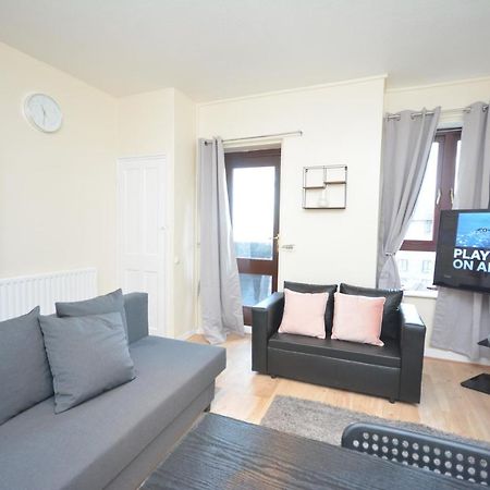 Lovely 4 Bedroom Apartment Close To The City Walking Distance From The Rivere View Londyn Zewnętrze zdjęcie