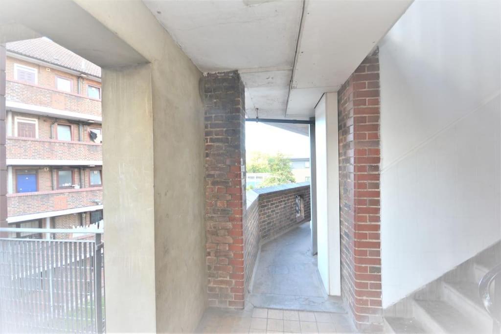 Lovely 4 Bedroom Apartment Close To The City Walking Distance From The Rivere View Londyn Zewnętrze zdjęcie