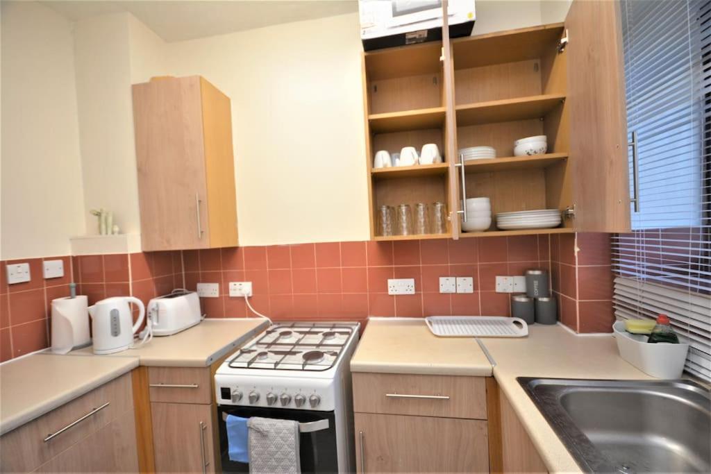 Lovely 4 Bedroom Apartment Close To The City Walking Distance From The Rivere View Londyn Zewnętrze zdjęcie