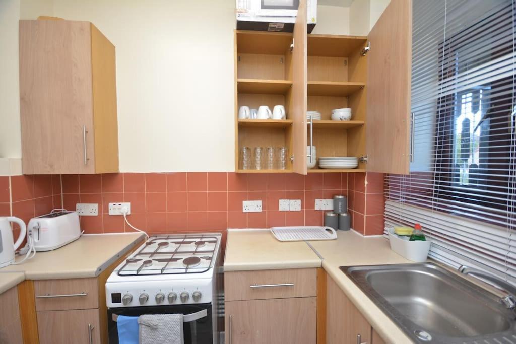Lovely 4 Bedroom Apartment Close To The City Walking Distance From The Rivere View Londyn Zewnętrze zdjęcie