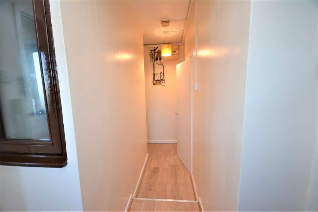 Lovely 4 Bedroom Apartment Close To The City Walking Distance From The Rivere View Londyn Zewnętrze zdjęcie