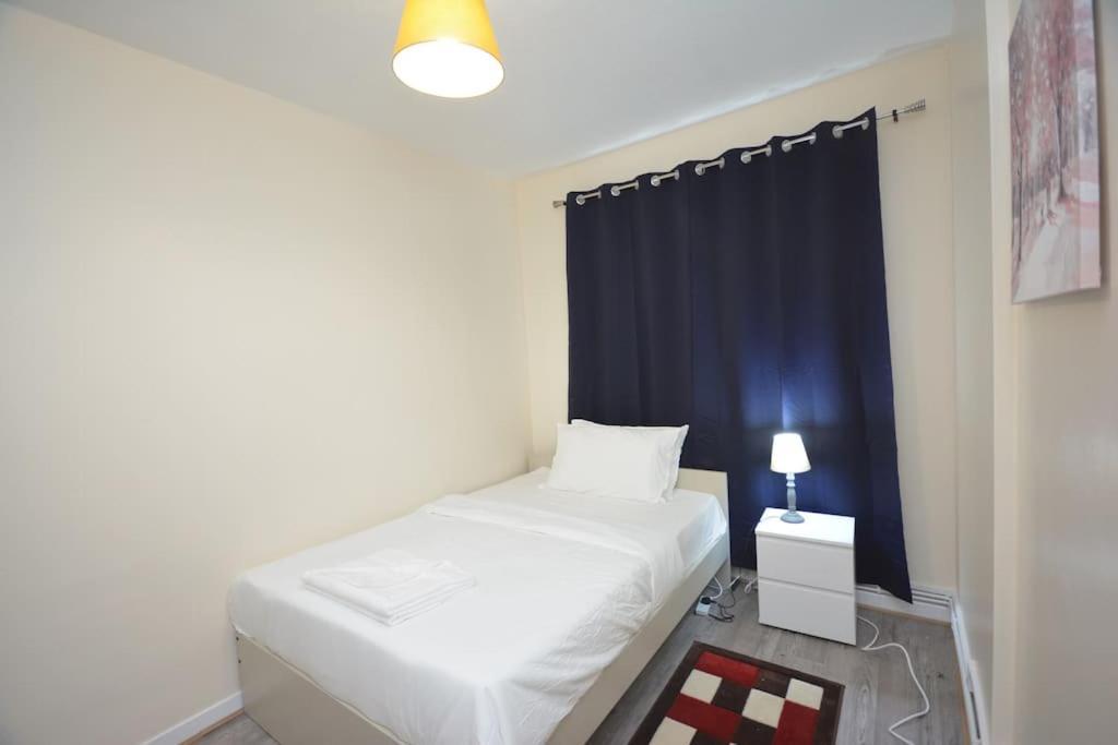 Lovely 4 Bedroom Apartment Close To The City Walking Distance From The Rivere View Londyn Zewnętrze zdjęcie