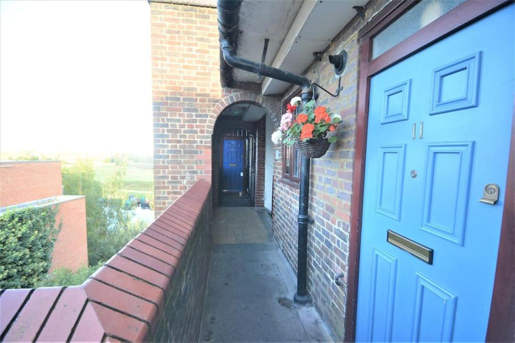 Lovely 4 Bedroom Apartment Close To The City Walking Distance From The Rivere View Londyn Zewnętrze zdjęcie