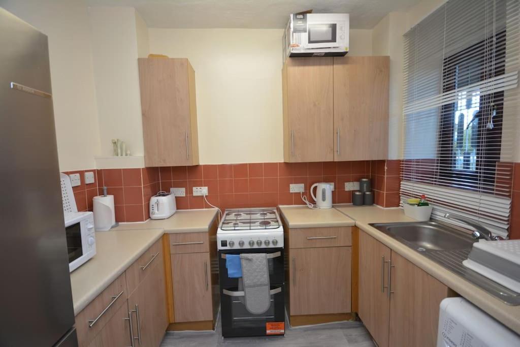 Lovely 4 Bedroom Apartment Close To The City Walking Distance From The Rivere View Londyn Zewnętrze zdjęcie